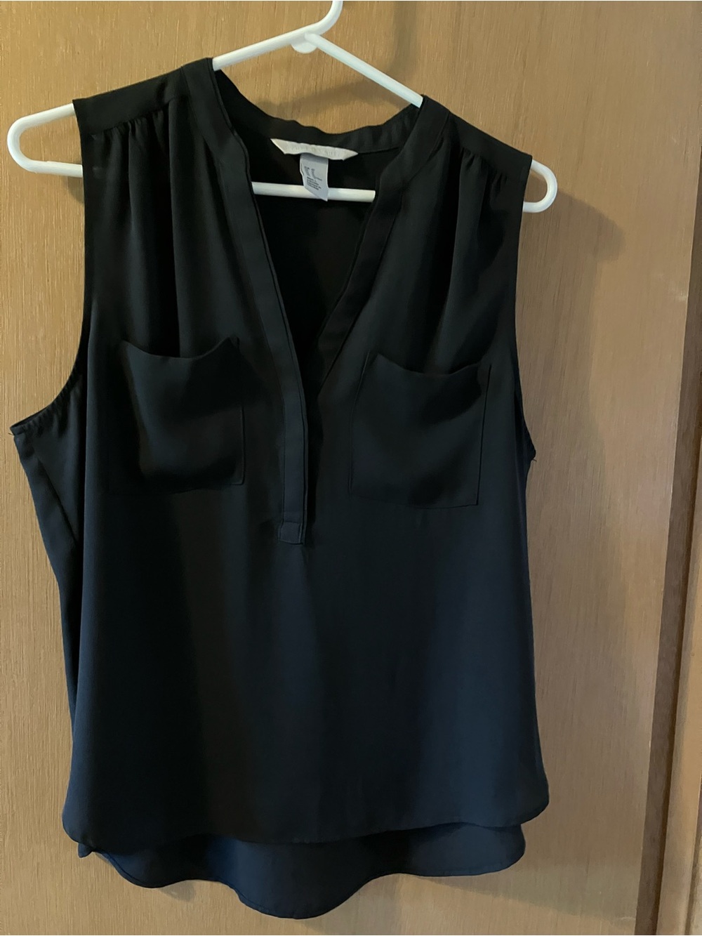 Black V-Neck Sleeveless Pocket Camisole